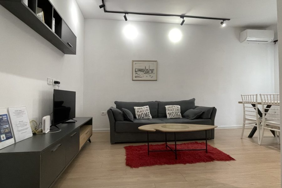 Kadare – City-Center Apartment with Balcony